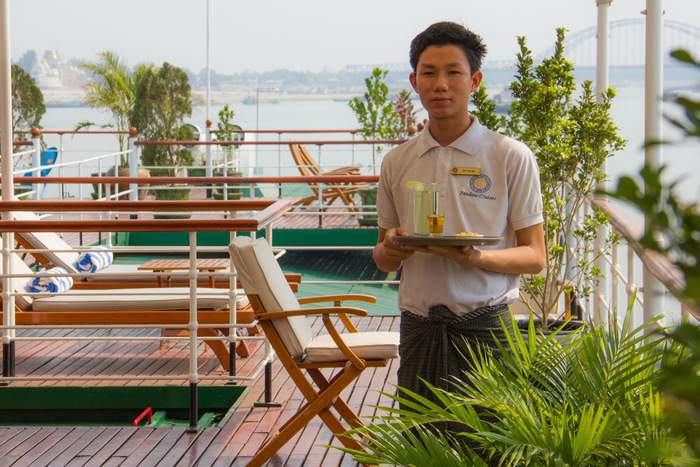 Pandaw RV Pandaw II Bar.jpg